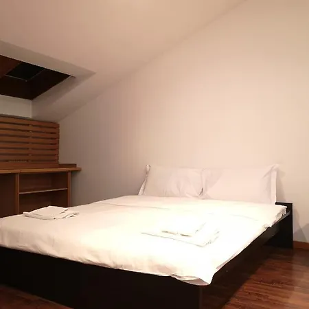 Frassinago House アパート